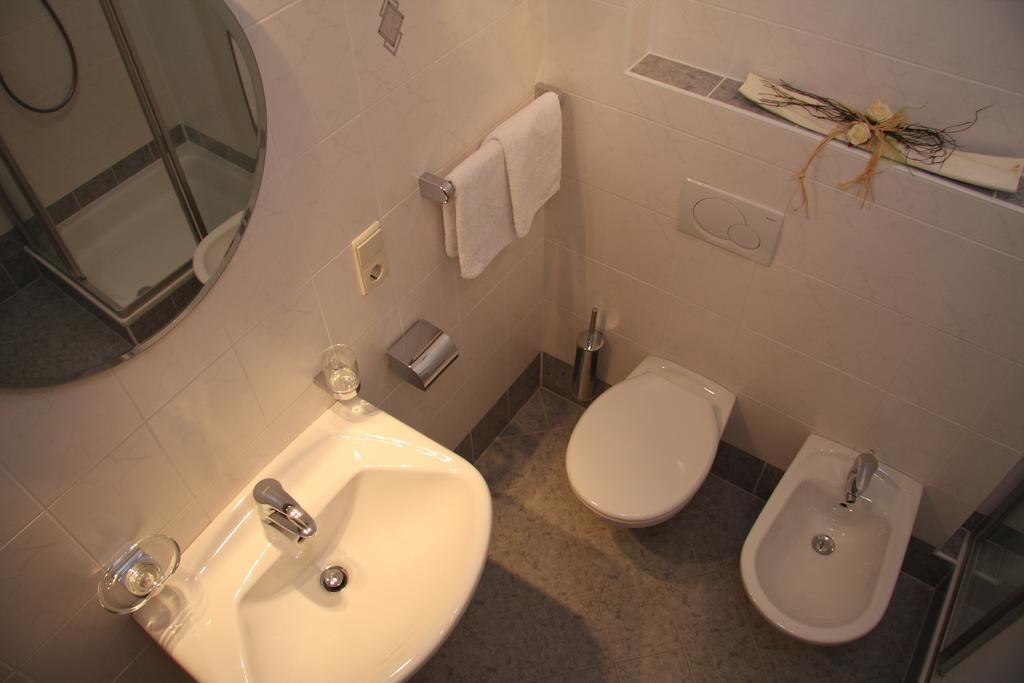 Steinerhof Apartment Dobbiaco Ruang foto